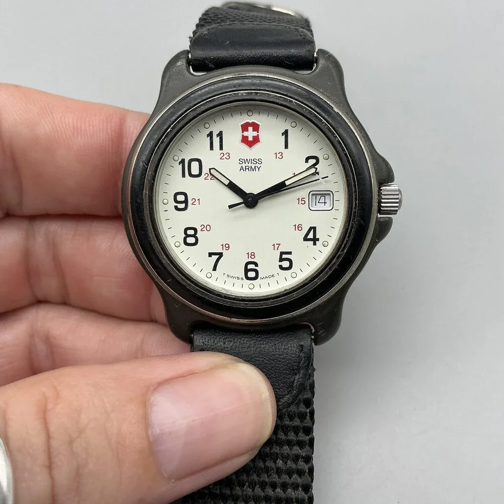 Victorinox Swiss Army Field Men Watch 36mm Swiss Made Leather Enamel New Battery